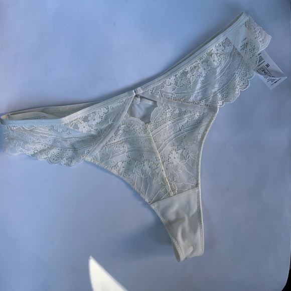 hunkemöller Lace Thong - Picture 8 of 8